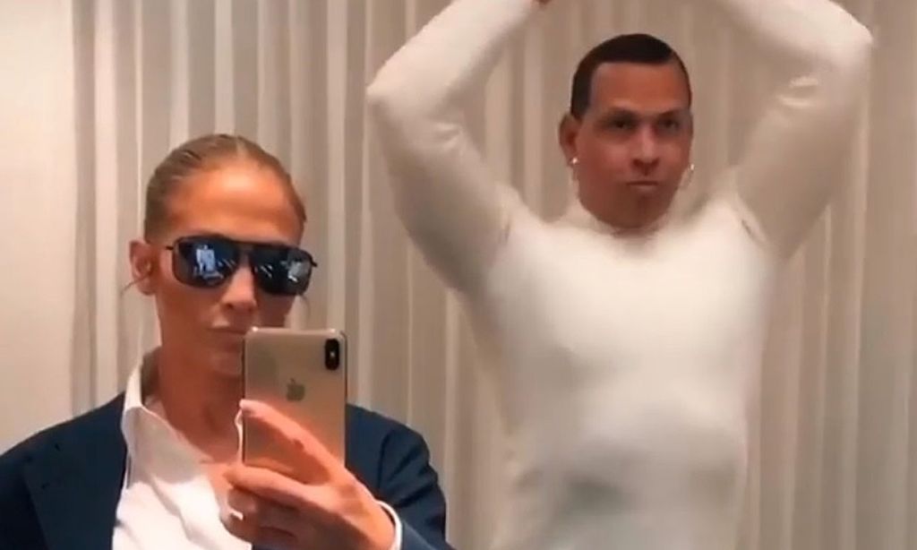 ¿Quién lo hace mejor? Jennifer Lopez y Alex Rodríguez intercambian sus papeles (y la ropa)