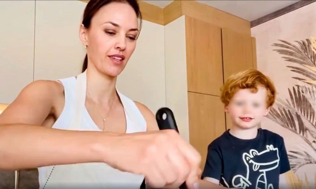 Helen Lindes y su hijo Alan tienen una receta 'healthy' para que la coliflor no se quede en el supermercado
