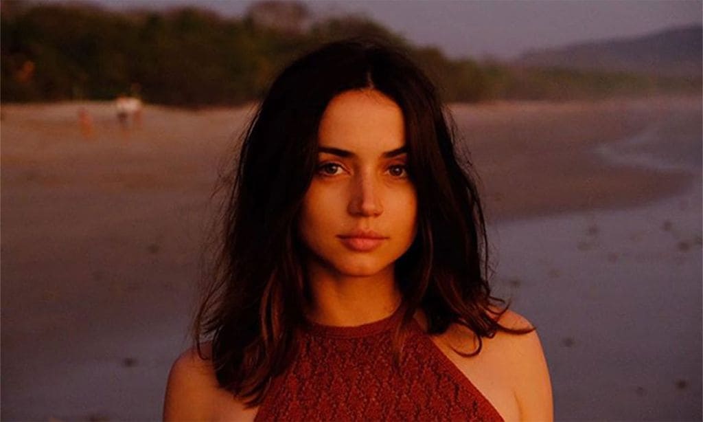 Ana de Armas confirma que está enamorada tras sus románticas imágenes con Ben Affleck publicadas en ¡HOLA!
