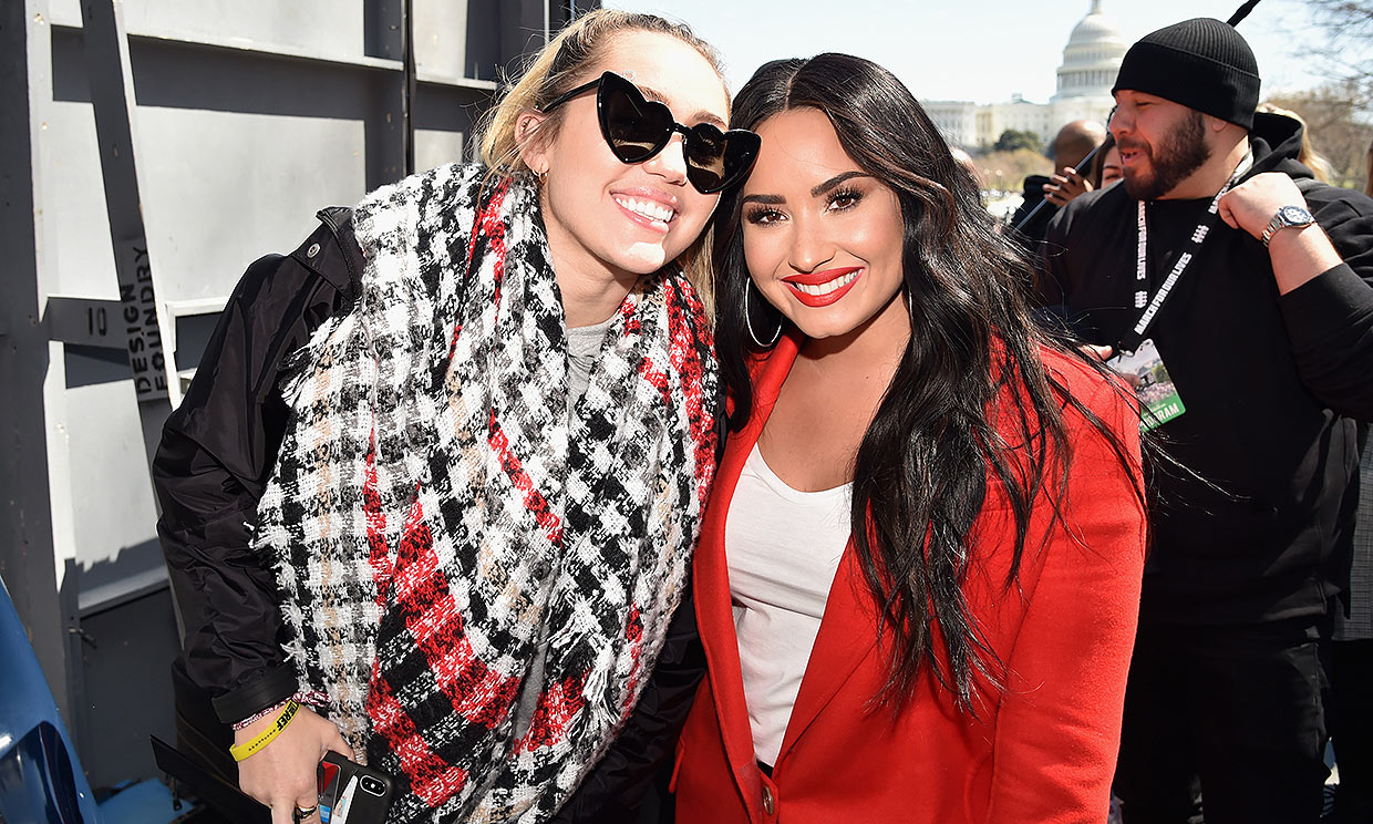 Miley Cyrus y Demi Lovato, unidas por el confinamiento