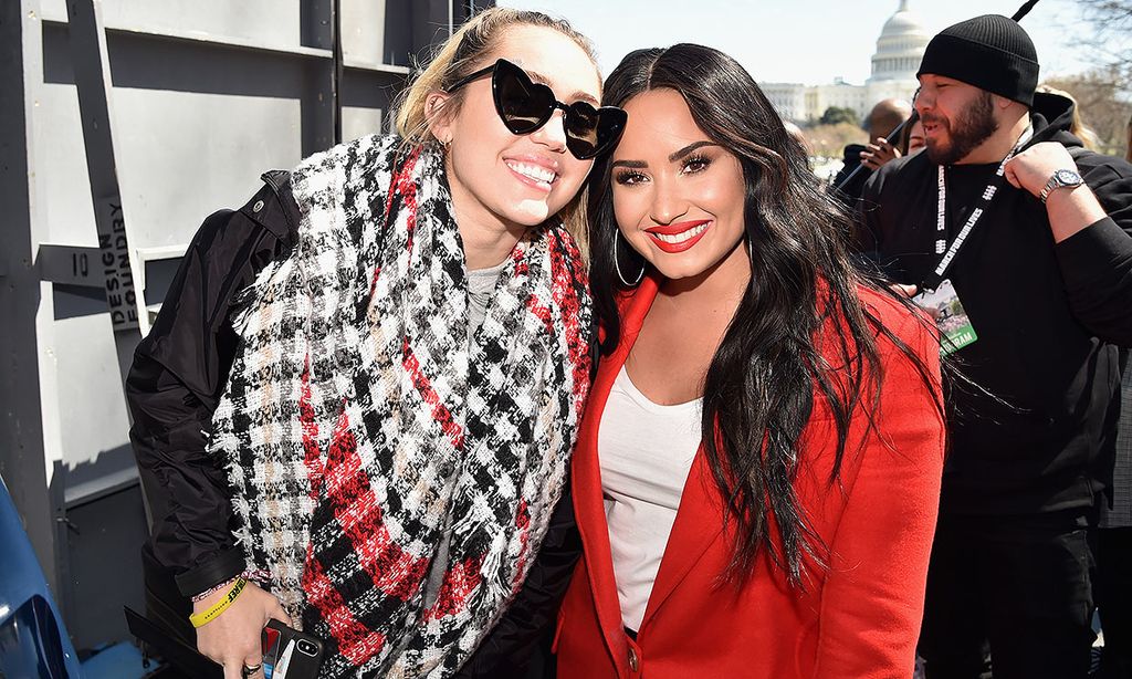 Miley Cyrus y Demi Lovato, unidas por el confinamiento, hablan sobre los baches de su amistad