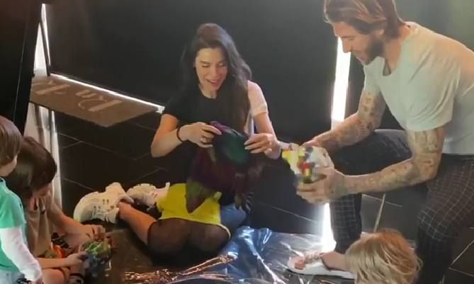 Pilar Rubio y Sergio Ramos organizan un divertido plan a todo color en casa