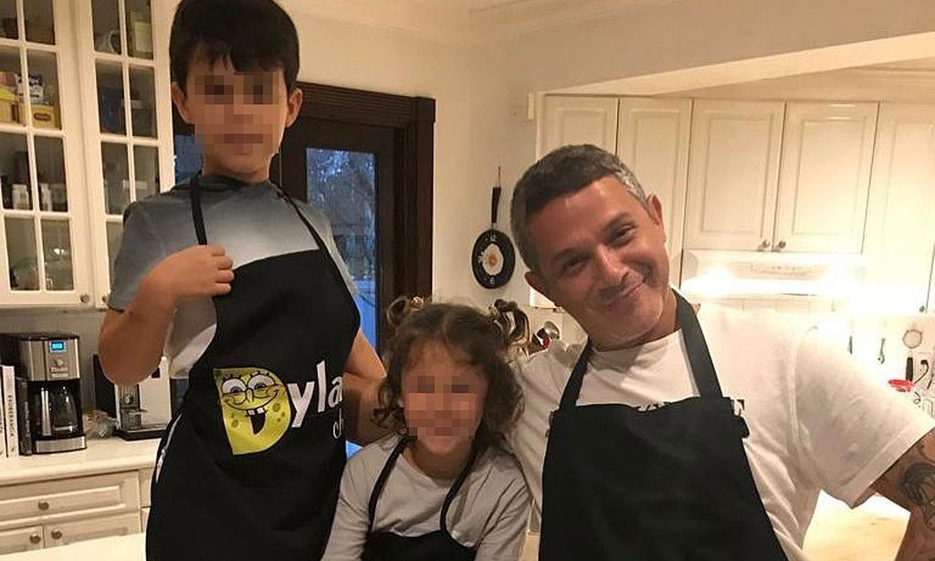 ¡Son dos clones! Alejandro Sanz envía un 'abrazo a distancia' a su hija Alma