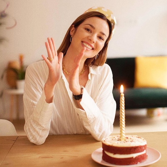 Dafne Fernández sopla las velas en un cumpleaños muy diferente