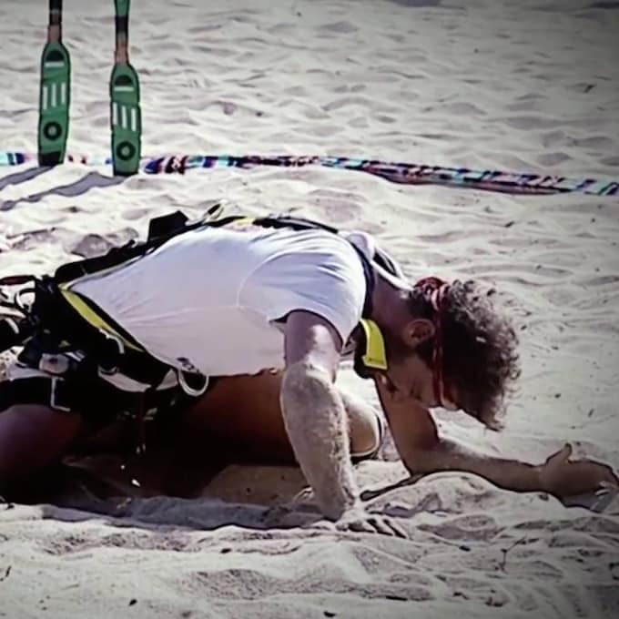 Antonio Pavón, desalojado de la playa por motivos de salud