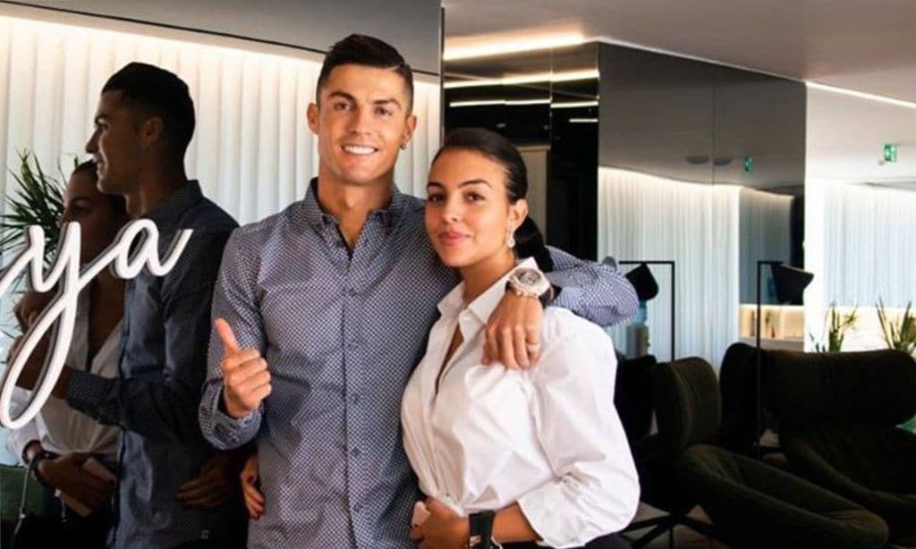 Georgina Rodríguez se convierte en la mejor peluquera de Cristiano Ronaldo
