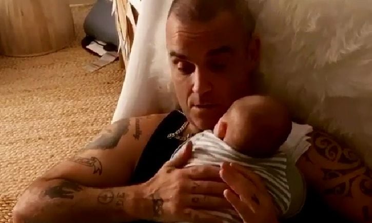 Robbie Williams y su pequeño Beau