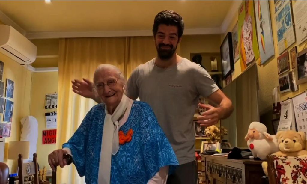 Un consultorio con mucha marcha: los divertidos vídeos de Miguel Ángel Muñoz y su abuela