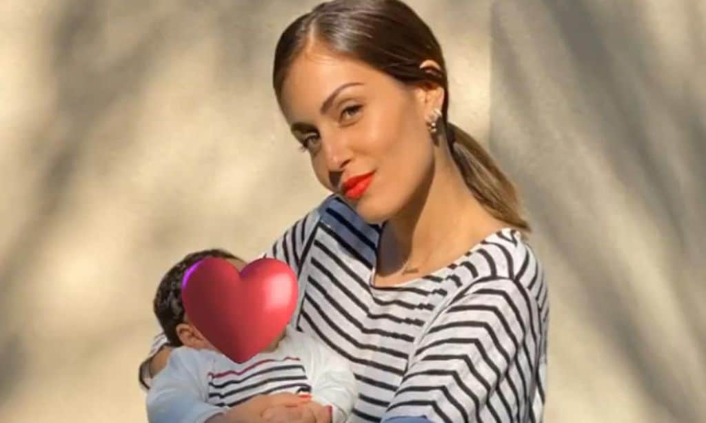 ¡Dos adorables marineros! Hiba Abouk celebra el segundo cumplemés de su hijo