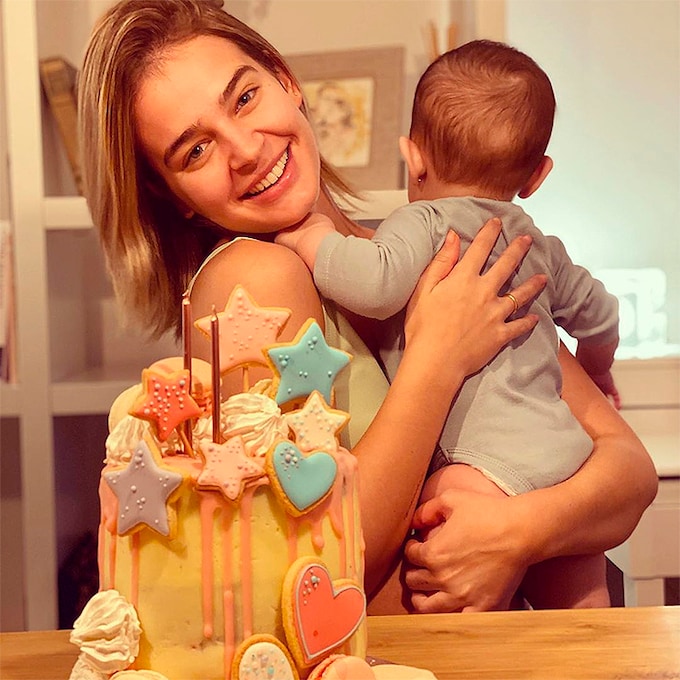 Laura Escanes celebra su cumpleaños más 'raro' rodeada de amor y con su hija en brazos
