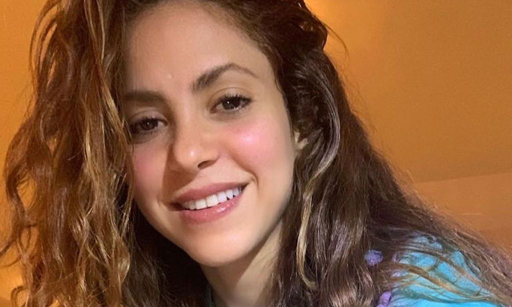 Ni te imaginas quién está detrás del nuevo estilismo que luce Shakira durante la cuarentena