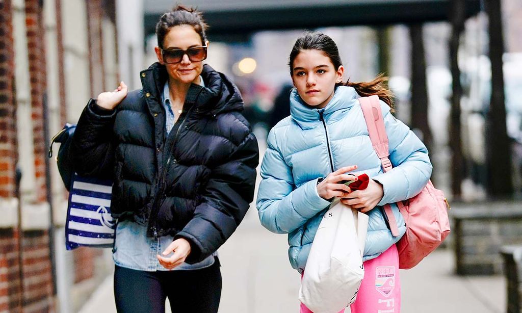 Con una corona de rosas y un photocall casero, así celebra Katie Holmes el cumpleaños de su hija Suri