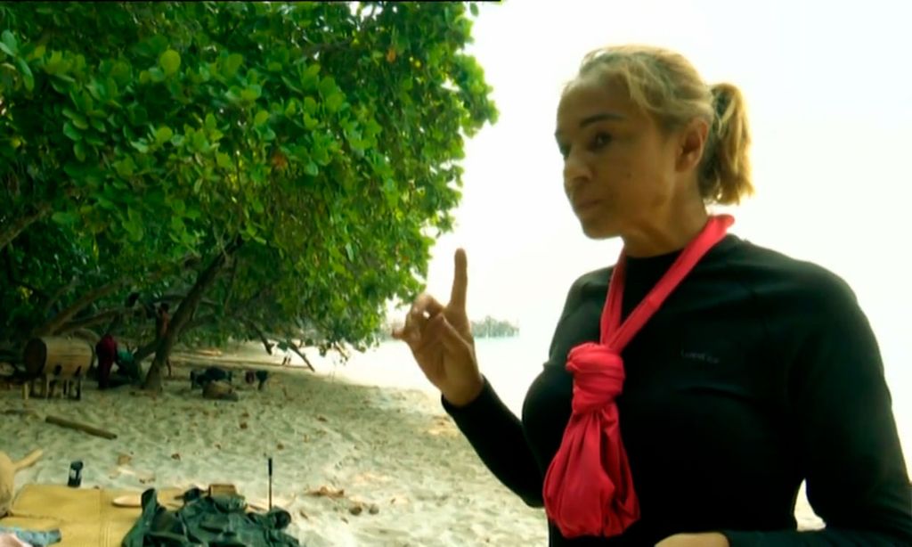 Ana María Aldón cuenta el secreto de su 'tote bag' y deja sin palabras a Rocío Flores