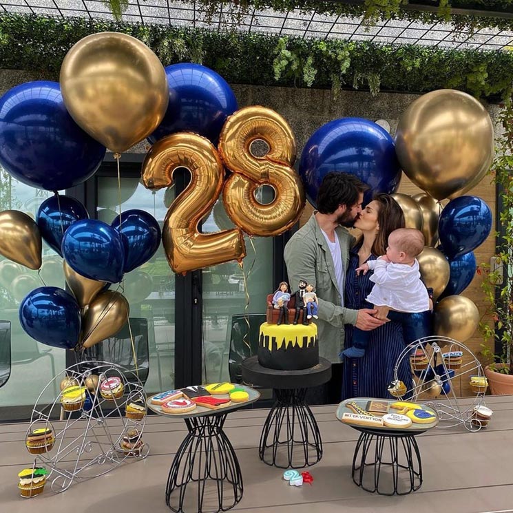 Globos, tarta personalizada... Isco Alarcón sopla las velas en familia pero con una importante ausencia