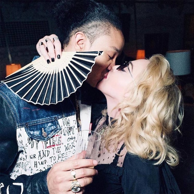 Madonna confirma estar enamorada felicitando a su novio y abriendo su álbum personal 