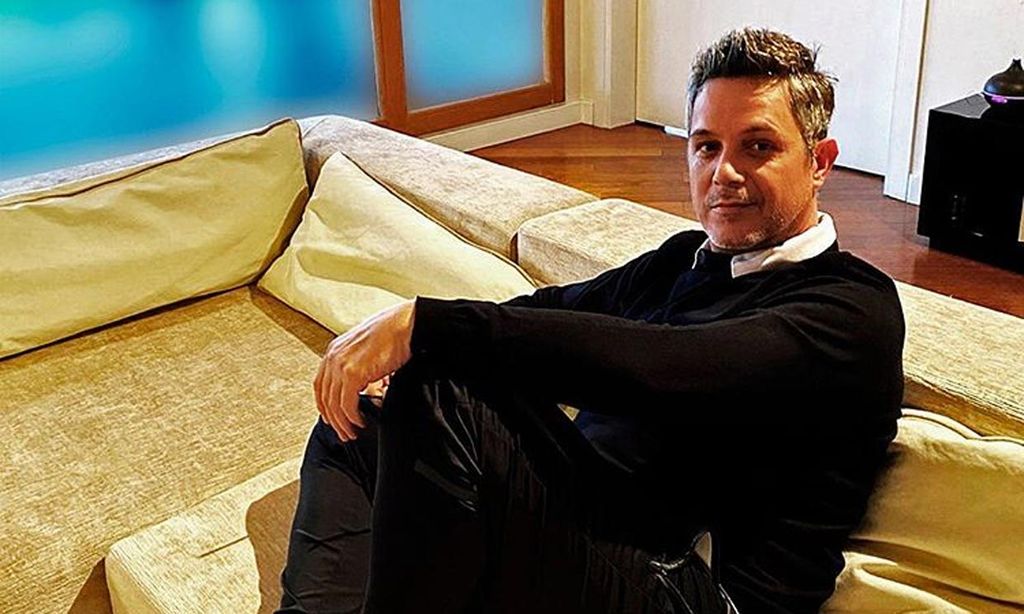 Alejandro Sanz en su casa de Madrid