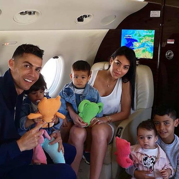 Cristiano Ronaldo y Georgina Rodríguez regresan a Turín tras dos meses confinados en Madeira