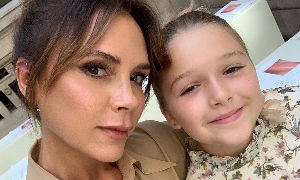 Harper Beckham tiene un truco para convertir su casa en el colegio (y Victoria lo cuenta)
