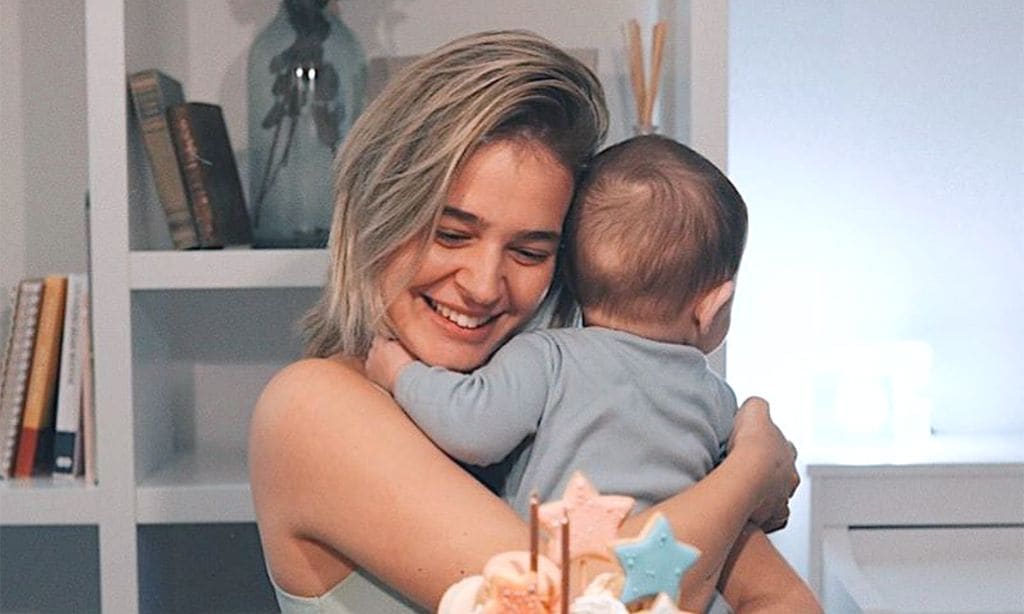 Laura Escanes cuenta lo mejor y lo peor de ser madre joven