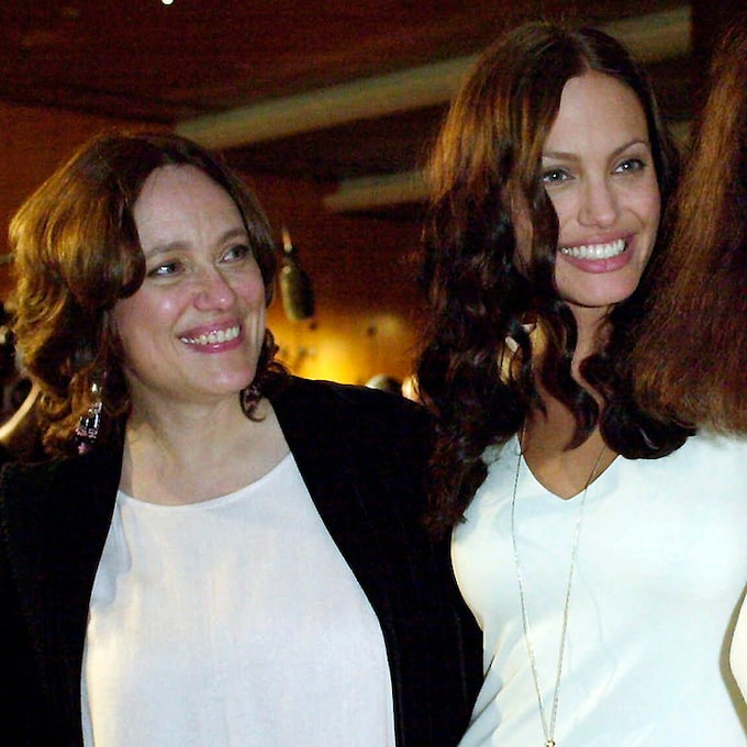 Angelina Jolie recuerda a su madre en una emotiva carta: 'Su muerte me cambió'