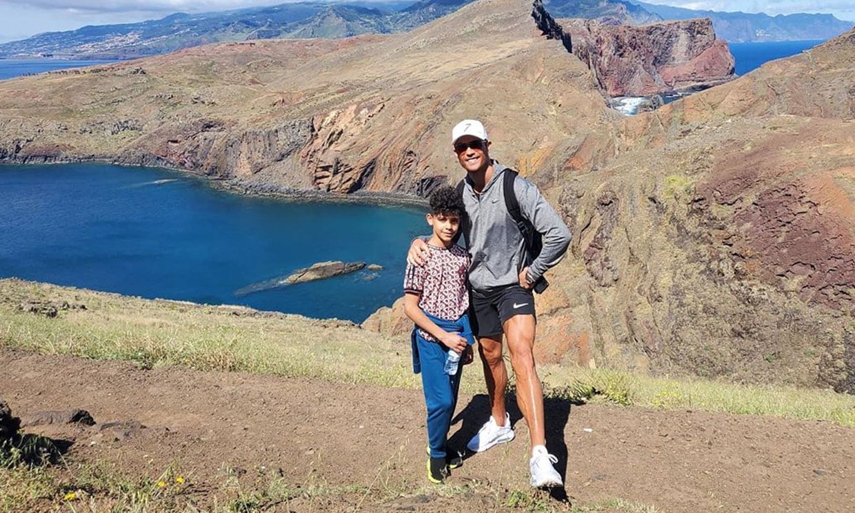 Cristiano Ronaldo con su hijo mayor