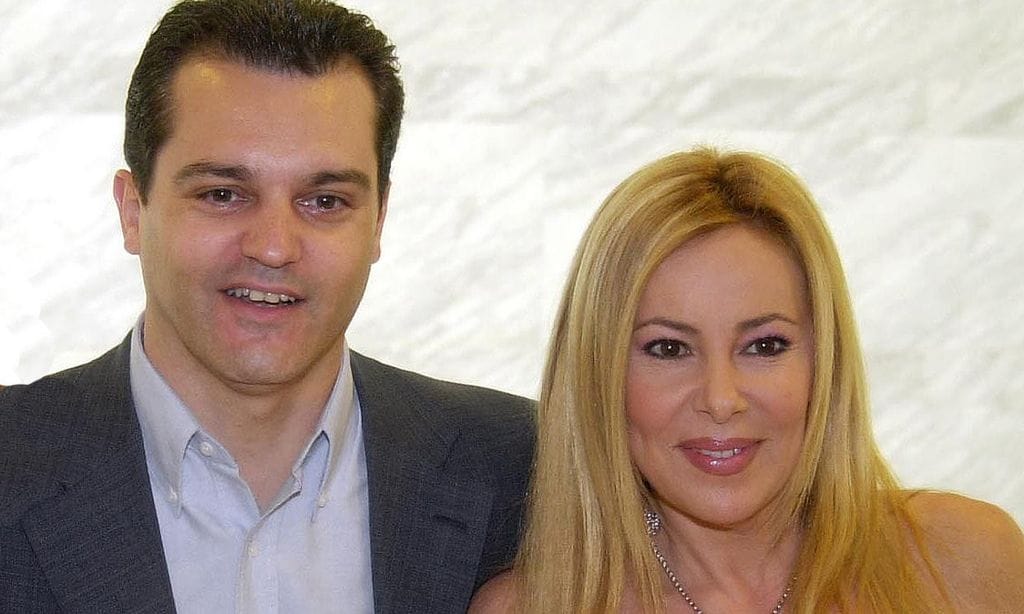 Ramón García dice adiós, muy emocionado, al hijo de su querida compañera