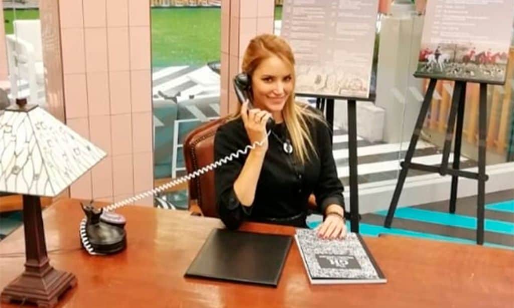 El estudio lleno de distracciones de Alba Carrillo