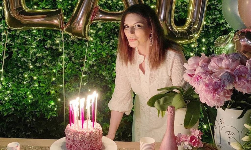 Globos, luces y muchas rosas: Laura Pausini celebra sus 46 años en un jardín de cuento de hadas