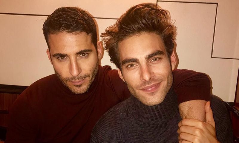 Miguel Ángel Silvestre dedica una divertida y casera felicitación a Jon Kortajarena