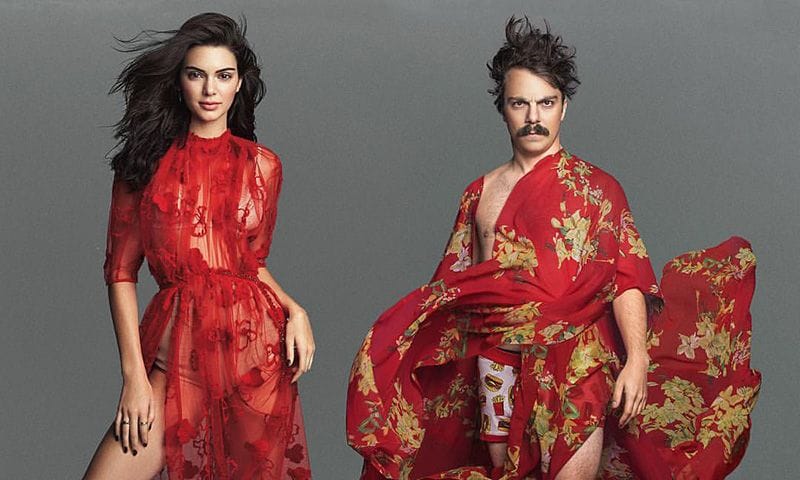 Las Kardashian apoyan a su ‘hermano’ Kirby Jenner en el estreno de su programa