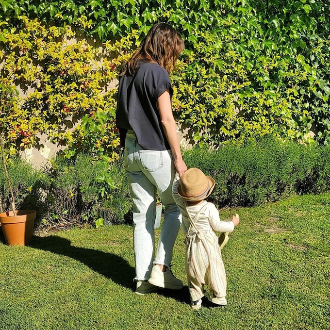 Isabel Jiménez comparte los primeros pasos de Hugo, su alegre jardinero