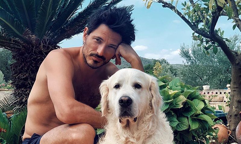 Con este plan de Andrés Velencoso vas a envidiar mucho al modelo