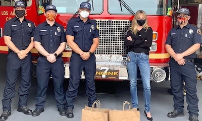 El gesto de Melanie Griffith con los bomberos en plena pandemia