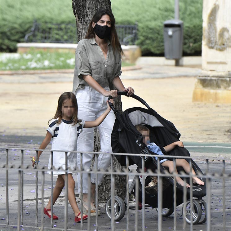 Lourdes Montes se relaja paseando con sus hijos, tras volver al trabajo