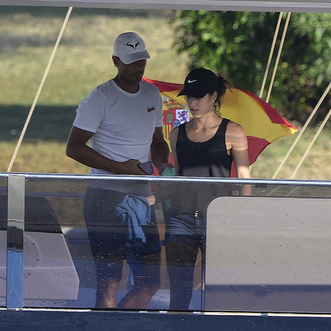 Rafa Nadal y Mery Perelló retoman la normalidad poniendo a punto su nuevo catamarán