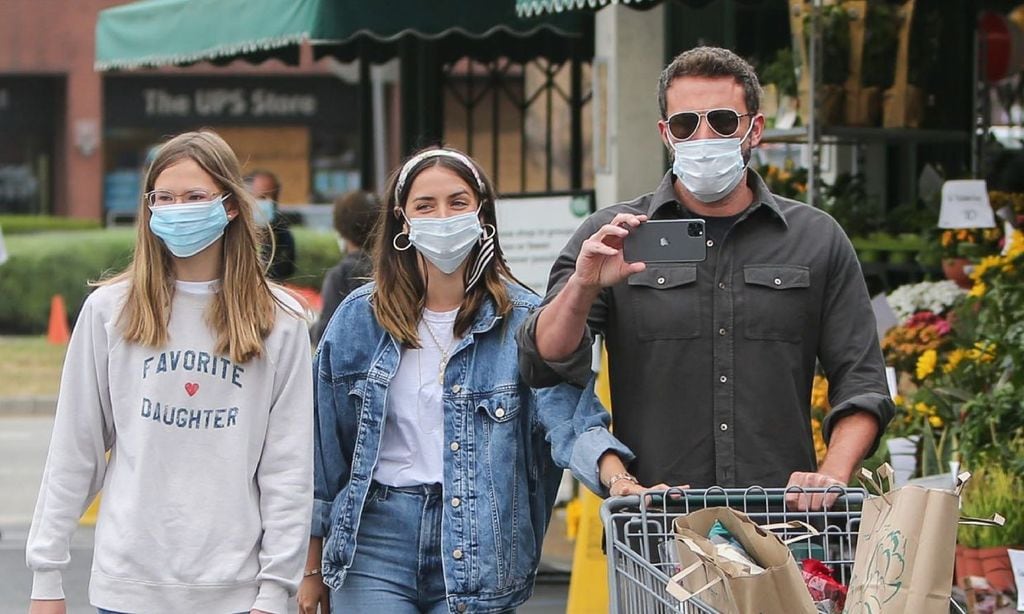 Confidencias en la floristería: Ana de Armas y la hija de Ben Affleck muestran su gran sintonía