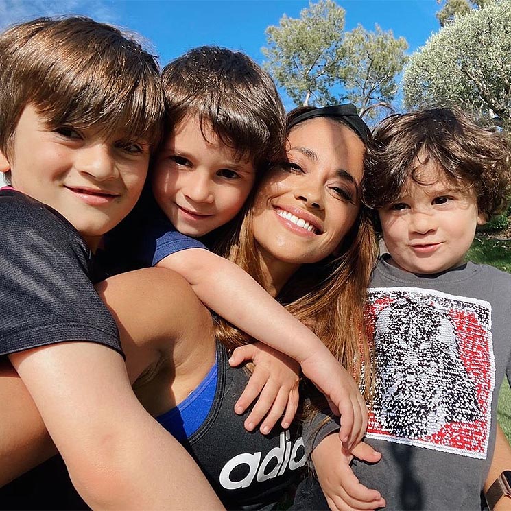 'Con ellos hasta el fin del mundo': Antonela Roccuzzo posa feliz con sus tres ‘mini Messi’