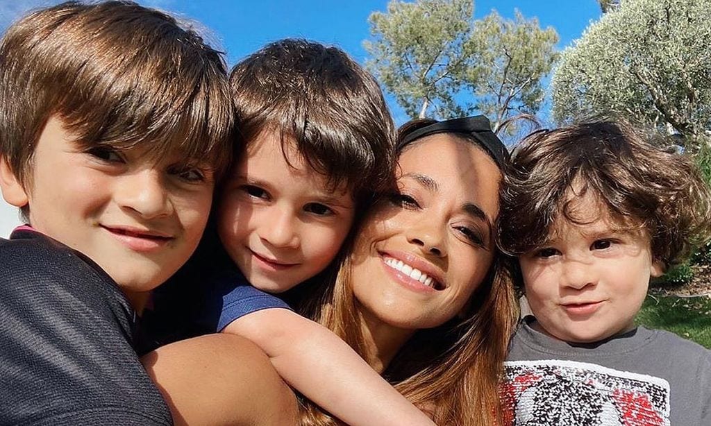 'Con ellos hasta el fin del mundo': Antonela Roccuzzo posa feliz con sus tres ‘mini Messi’