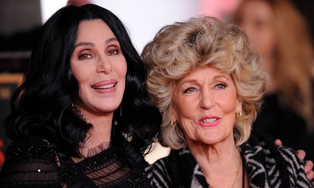 Por ellas no pasa el tiempo: Cher y su madre siguen sorprendiendo con sus fotos de aspecto juvenil