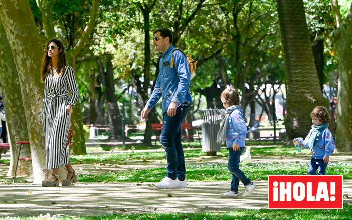Iker Casillas y Sara Carbonero con sus hijos