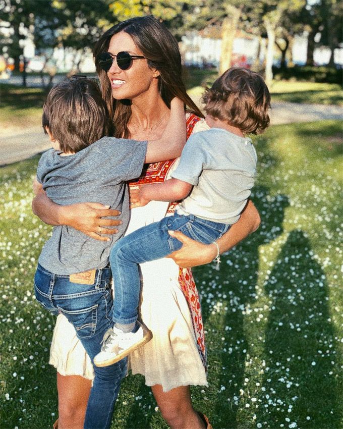 Sara Carbonero con sus hijos