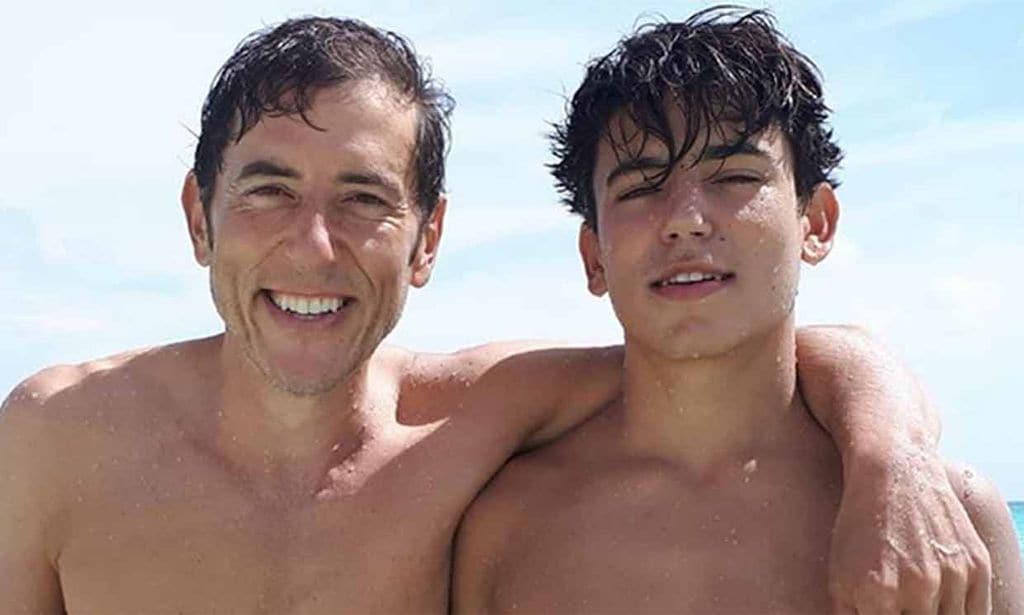 Manel Fuentes nos presenta a su hijo Max al cumplir 18 años