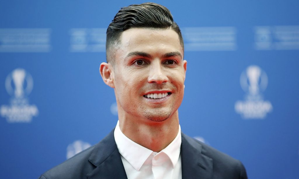 Cristiano Ronaldo muestra su 'look' más colorido e impactante