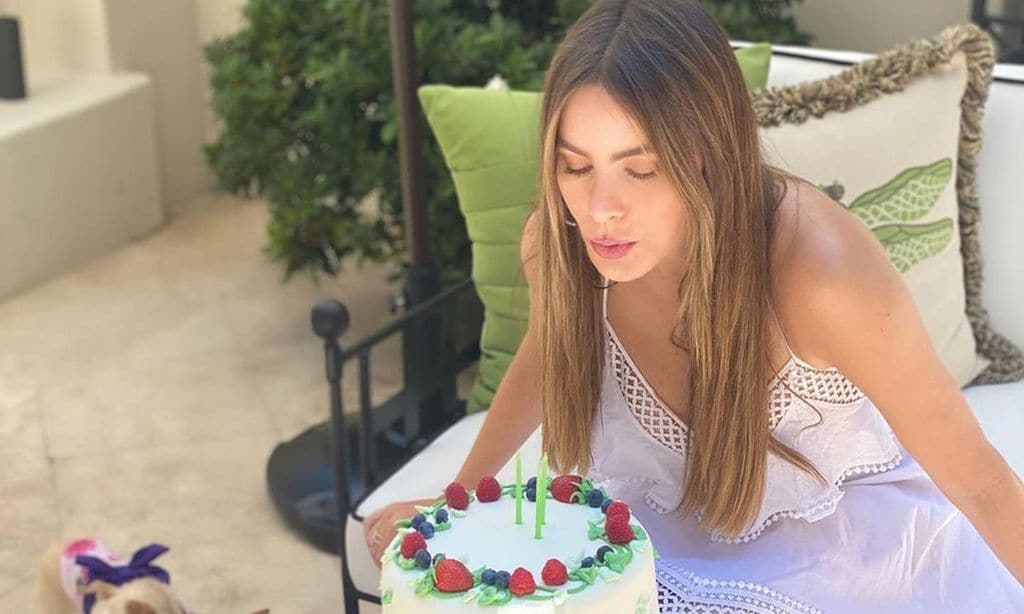Sofía Vergara sopla las velas en su cumpleaños