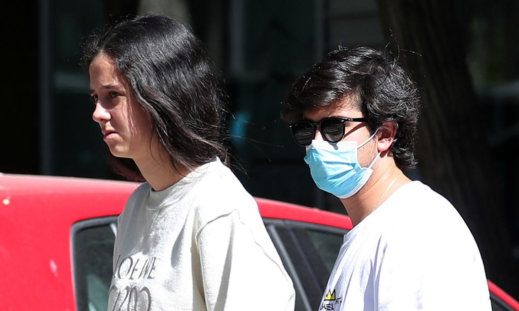 Victoria de Marichalar y Jorge Bárcenas, besos y abrazos por las calles de Madrid