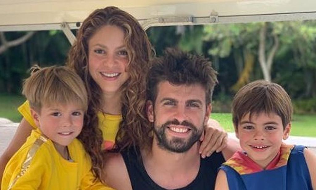 Gerar Piqué y Shakira con sus hijos mayores