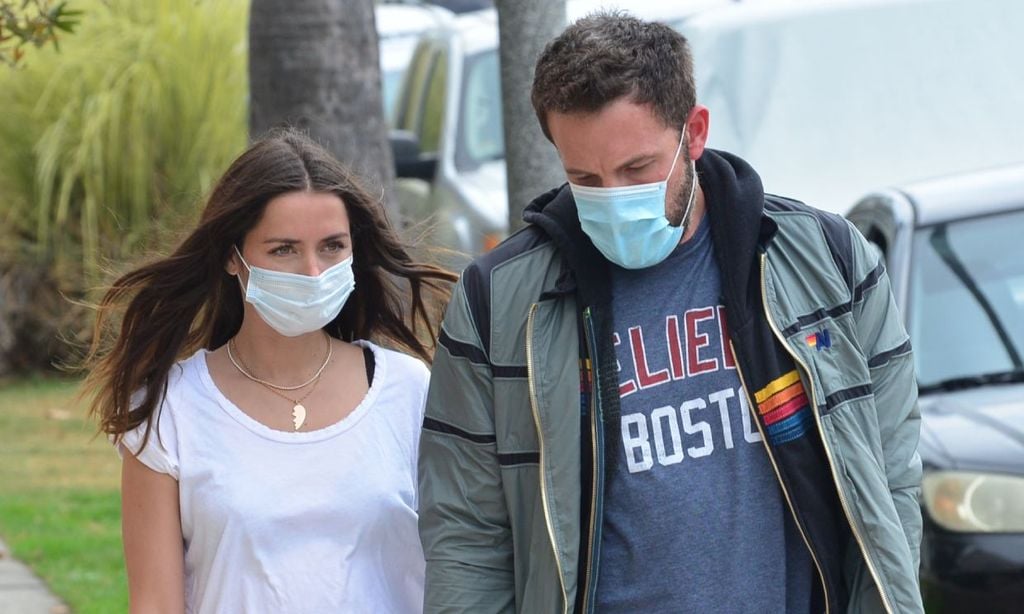 El divertido detalle oculto que Ben Affleck ha mostrado en un romántico paseo con Ana de Armas