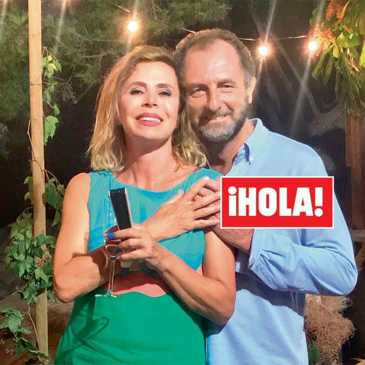 En ¡HOLA!, Ágatha Ruiz de la Prada posa junto a Luis Gasset por primera vez