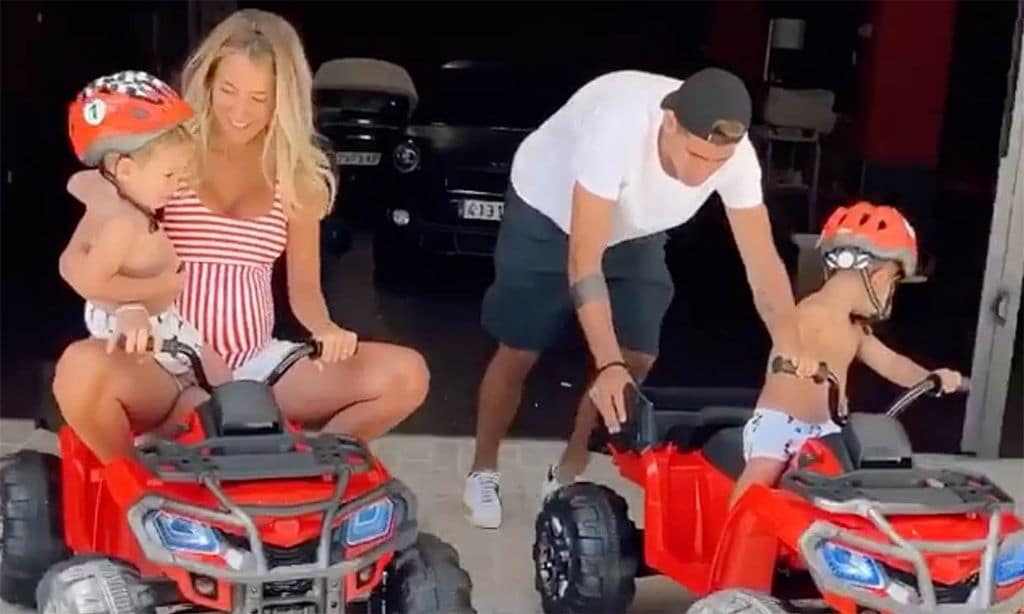 Con dos años, ¡y ya conducen! El divertido cumpleaños de los hijos de Alice Campello y Álvaro Morata