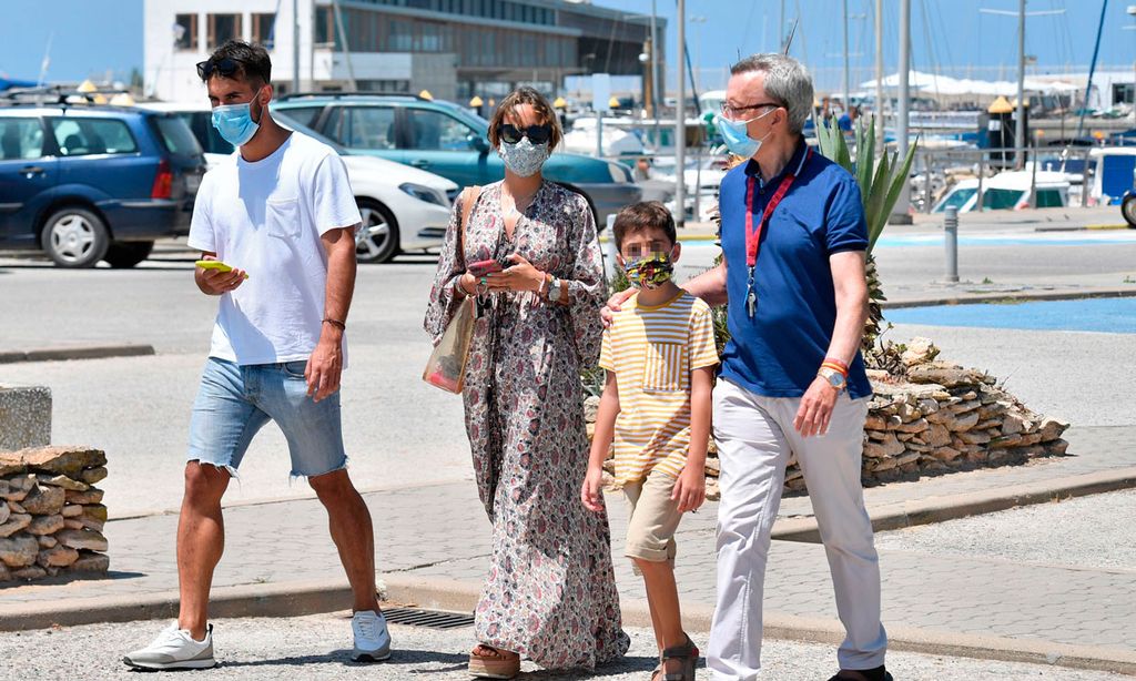 Gloria Camila visita, junto a su novio, su padre y su hermano pequeño, una exclusiva embarcación